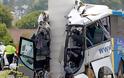 Λεωφορείο σφηνώθηκε σε γέφυρα – Πέντε νεκροί και είκοσι τραυματίες