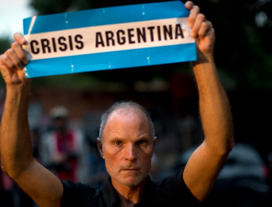 Στο 60% τα επιτόκια στην Αργεντινή - Φωτογραφία 1