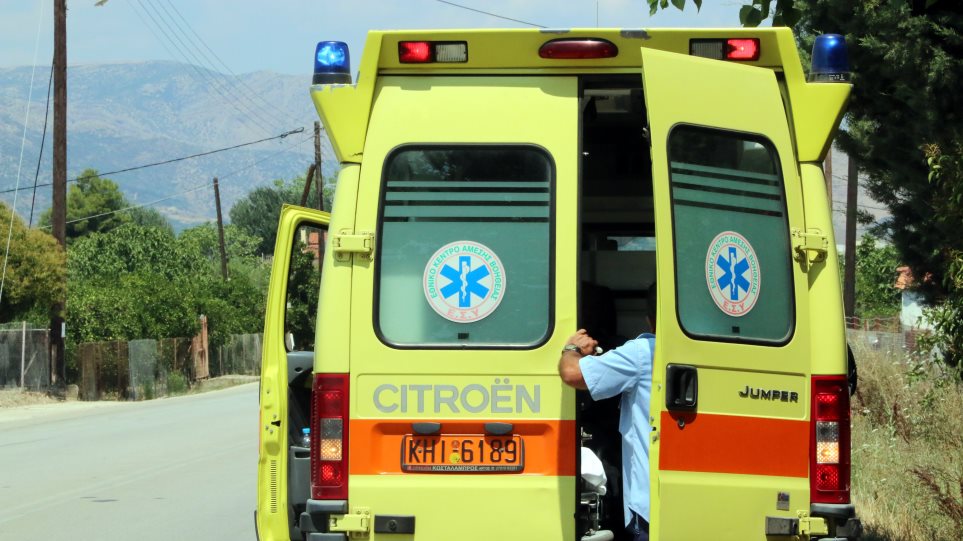 Σοβαρό τροχαίο στη Λεωφόρο Μαραθώνος - Απεγκλωβίστηκαν δύο τραυματίες - Φωτογραφία 1