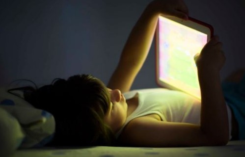 Eίναι «ψηφιακή ηρωίνη»: Πώς οι οθόνες μεταμορφώνουν τα παιδιά μας σε ψυχωτικούς τοξικομανείς - Φωτογραφία 1