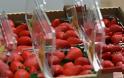 Τοποθέτησαν βελόνες μέσα σε φράουλες που πωλούνται σε σούπερ μάρκετ – 100.000 δολάρια η αμοιβή για τη σύλληψη τους