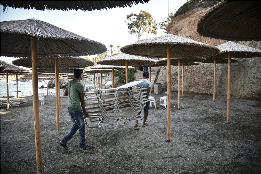 Κατεδαφίζουν αυθαίρετα κτίσματα ξενοδοχείου στον αιγιαλό της Αναβύσσου - Φωτογραφία 5