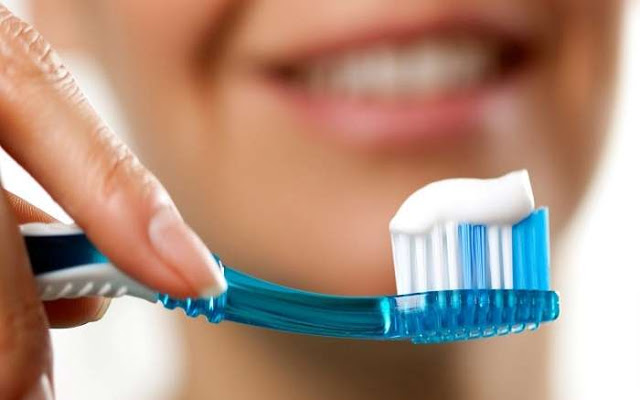 Δεν πλύνατε σήμερα τα δόντια σας; Δείτε τι μπορεί να συμβεί αν το αμελήσετε μία και μόνο ημέρα! - Φωτογραφία 1
