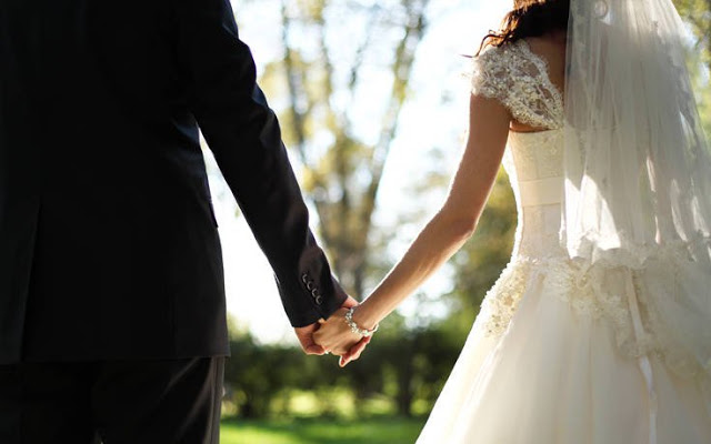 «Μαϊμού» ιερείς πάντρευαν ζευγάρια στη Βαρυμπόμπη - Άκυροι οι γάμοι! - Φωτογραφία 1