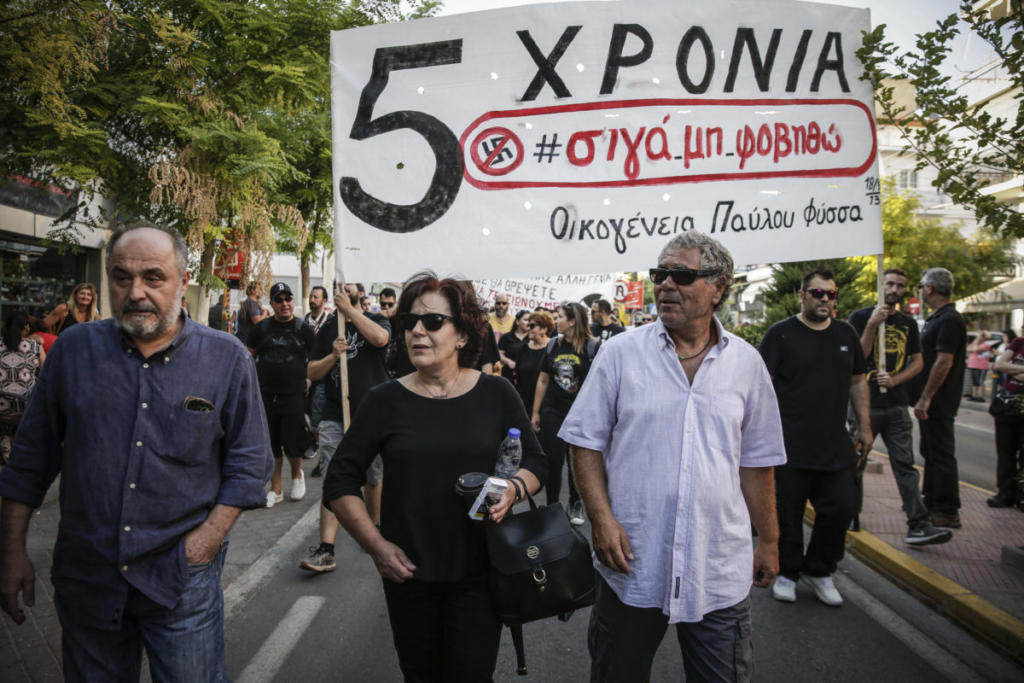 Παύλος Φύσσας: Επεισόδια στο κέντρο του Πειραιά αμαύρωσαν την πορεία στη μνήμη του (ΒΙΝΤΕΟ) - Φωτογραφία 7