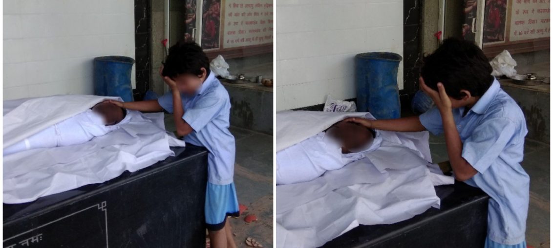 Η φωτογραφία που ράγισε καρδιές: 11χρονος κλαίει δίπλα στον νεκρό πατέρα του που σκοτώθηκε στη δουλειά του [photo] - Φωτογραφία 1