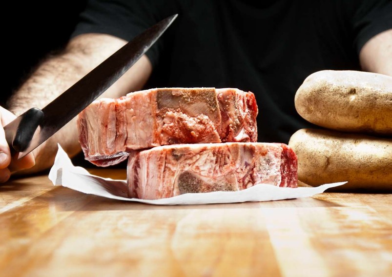 Το κόκκινο κρέας κάνει λιγότερο ελκυστικούς τους άντρες - Φωτογραφία 1
