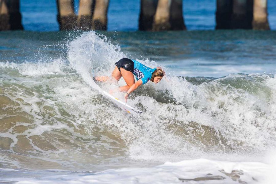 Η 16χρονη σέρφερ που «δαμάζει τα κύματα» κέρδισε $100,000 σε 7 μήνες! - Φωτογραφία 1