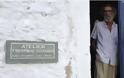 Αλέξανδρος Ζυγούρης: Ο γλύπτης του Καστελόριζου που περπατά ξυπόλητος και ζει χωρίς ρεύμα - Φωτογραφία 1