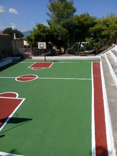 16ο Δημοτικό Σχολείο Χαλκίδας: Ανακαίνισαν με δικά τους χρήματα το γήπεδο μπάσκετ! (ΦΩΤΟ) - Φωτογραφία 2
