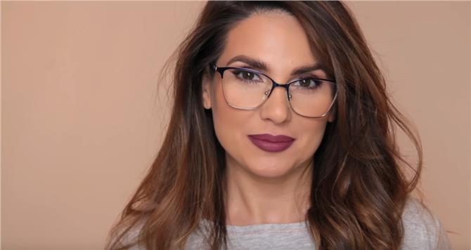 Πώς να κάνετε το μακιγιάζ σας αν φοράτε γυαλιά [video] - Φωτογραφία 1