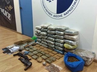 Συνελήφθησαν τρία άτομα για ναρκωτικά σε Κερατσίνι και Σεπόλια - Φωτογραφία 2