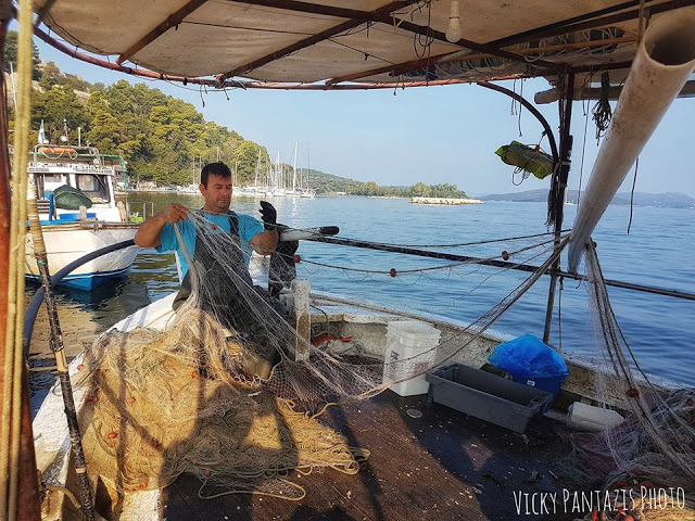 ΒΟΝΙΤΣΑ και ψαροκάϊκα με το φακό της Vicky Pantazis - Φωτογραφία 1