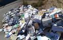 Πολλά βιβλία πεταμένα έξω απο κάδο απορριμάτων στη ΒΟΝΙΤΣΑ | ΦΩΤΟ - Φωτογραφία 4