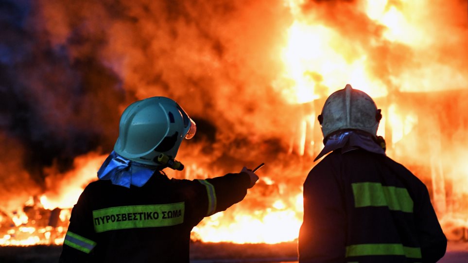 Θεσσαλονίκη: Μεγάλη φωτιά στη βιομηχανική περιοχή της Σίνδου - Φωτογραφία 1
