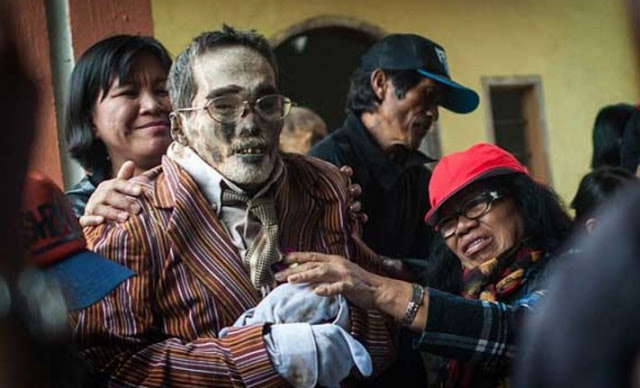 Ινδονησία: ξεθάβουν τους προγόνους τους. Το γιατί θα σας κάνει να σαστίσετε! - Φωτογραφία 2