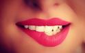 Φυσικοί τρόποι για να κάνεις λεύκανση στα δόντια σου! Δες ποιοι είναι…
