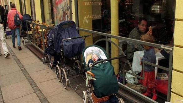 Γιατί οι Βόρειοι αφήνουν τα καρότσια με τα μωρά έξω στο πολικό κρύο; - Φωτογραφία 1