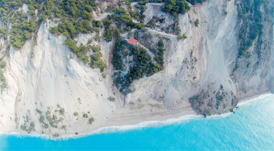 Συρματοπλέγματα στις πιο διάσημες παραλίες του Ιονίου - Φωτογραφία 3