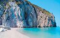 Συρματοπλέγματα στις πιο διάσημες παραλίες του Ιονίου - Φωτογραφία 4