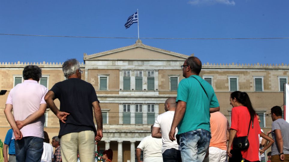 Έρευνα: Τι πιστεύουν οι Έλληνες για την πολιτική, τη θρησκεία, την οικογένεια και τους μετανάστες - Φωτογραφία 1