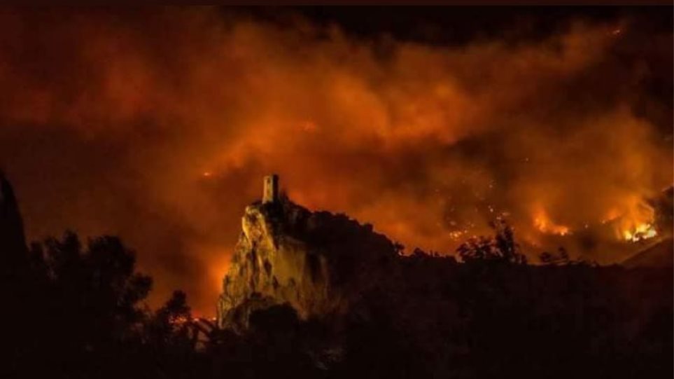Μεγάλη φωτιά στην Τοσκάνη: Πάνω από 500 άτομα απομακρύνθηκαν από τα σπίτια τους - Φωτογραφία 1