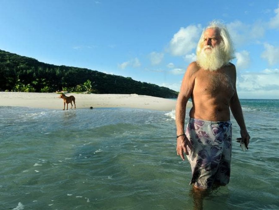 Έχασε όλα του τα χρήματά στο χρηματιστήριο και ζει μόνος σε ένα νησί εδώ και 20 χρόνια - Φωτογραφία 1