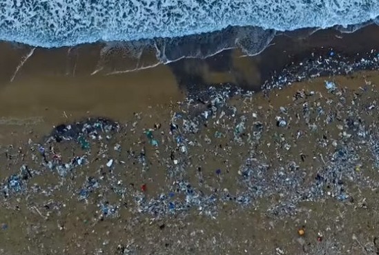 Η πιο βρώμικη παραλία της Ελλάδας [video] - Φωτογραφία 1