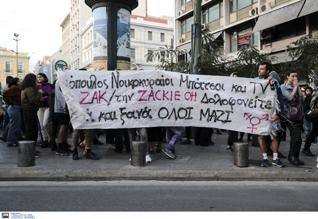Ένταση διαδηλωτών με κουκουλοφόρους αλλά και βανδαλισμοί καταστημάτων στην πορεία για τον Ζακ Κωστόπουλο - Εικόνες - Φωτογραφία 9