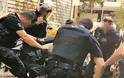 Νέες εικόνες και βίντεο σοκ : Πως ακινητοποίησαν οι αστυνομικοί τον Ζακ Κωστόπουλο και το μαχαίρι - Φωτογραφία 4