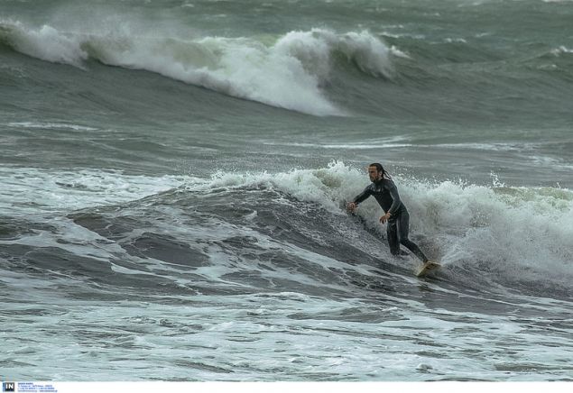 Σέρφ σε τεράστια κύματα στη Νότια Εύβοια (ΦΩΤΟ) - Φωτογραφία 5