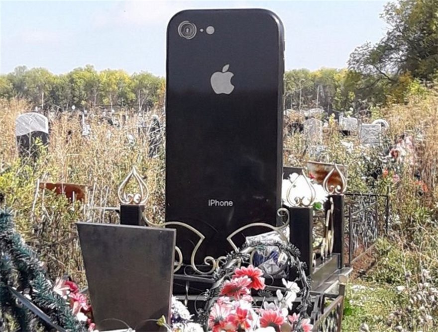 iPhone έγινε... ταφόπλακα σε νεκροταφείο της Ρωσίας! - Φωτογραφία 2