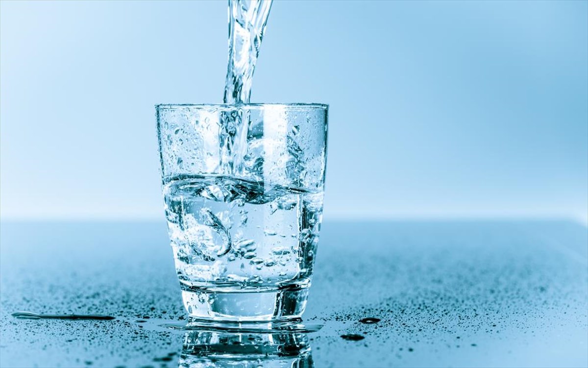 Μπορεί το παγωμένο νερό να βοηθήσει στην απώλεια βάρους; - Φωτογραφία 1
