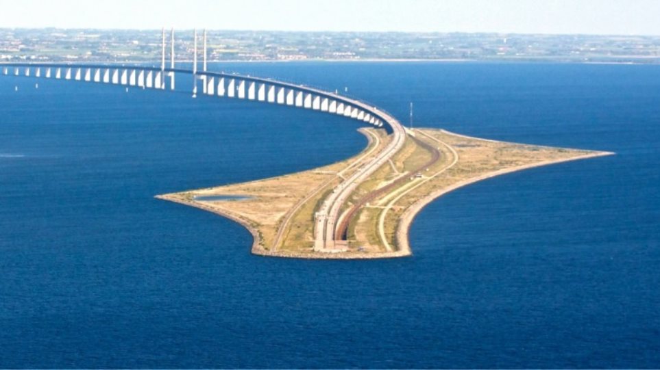 Έκλεισαν δύο γέφυρες και σταμάτησαν τα δρομολόγια των φέρι προς Σουηδία και Γερμανία - Φωτογραφία 1