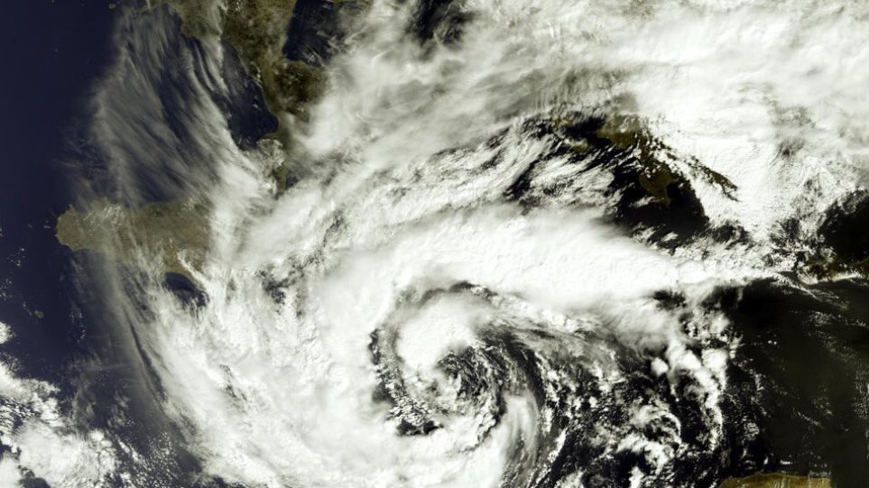 Ο κυκλώνας Ζορμπάς σε φωτογραφία του δορυφόρου Sentinel-3 - Φωτογραφία 1