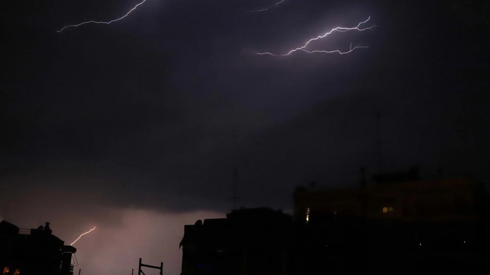 Πώς θα κινηθεί τις επόμενες ώρες ο κυκλώνας Ζορμπάς - Πότε αναμένεται στην Αττική - Φωτογραφία 1