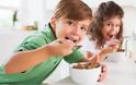 Τρεις τρόποι να κάνετε τα παιδιά σας να αγαπήσουν το πρωινό