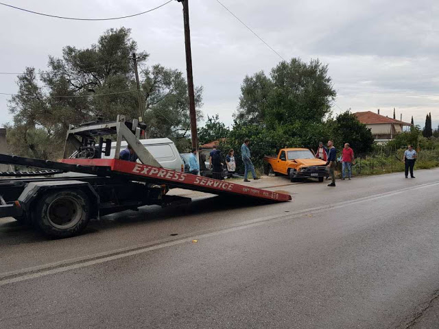 Τροχαίο ατύχημα στη Λευκάδα – Αγροτικό μπήκε σε αυλή σπιτιού! (ΔΕΙΤΕ ΦΩΤΟ) - Φωτογραφία 1