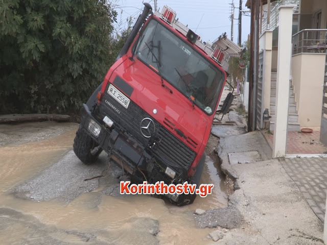 Βούλιαξε πυροσβεστικό όχημα: Πυροσβέστες κινδύνεψαν την ώρα που έκαναν απεγκλωβισμό στο Βραχάτι - Φωτογραφία 11