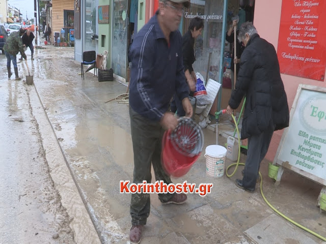 Βούλιαξε πυροσβεστικό όχημα: Πυροσβέστες κινδύνεψαν την ώρα που έκαναν απεγκλωβισμό στο Βραχάτι - Φωτογραφία 16