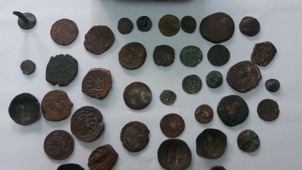 Ηράκλειο: Πήγαινε βόλτα με… αρχαία νομίσματα στο Ι.Χ. του! - Φωτογραφία 1