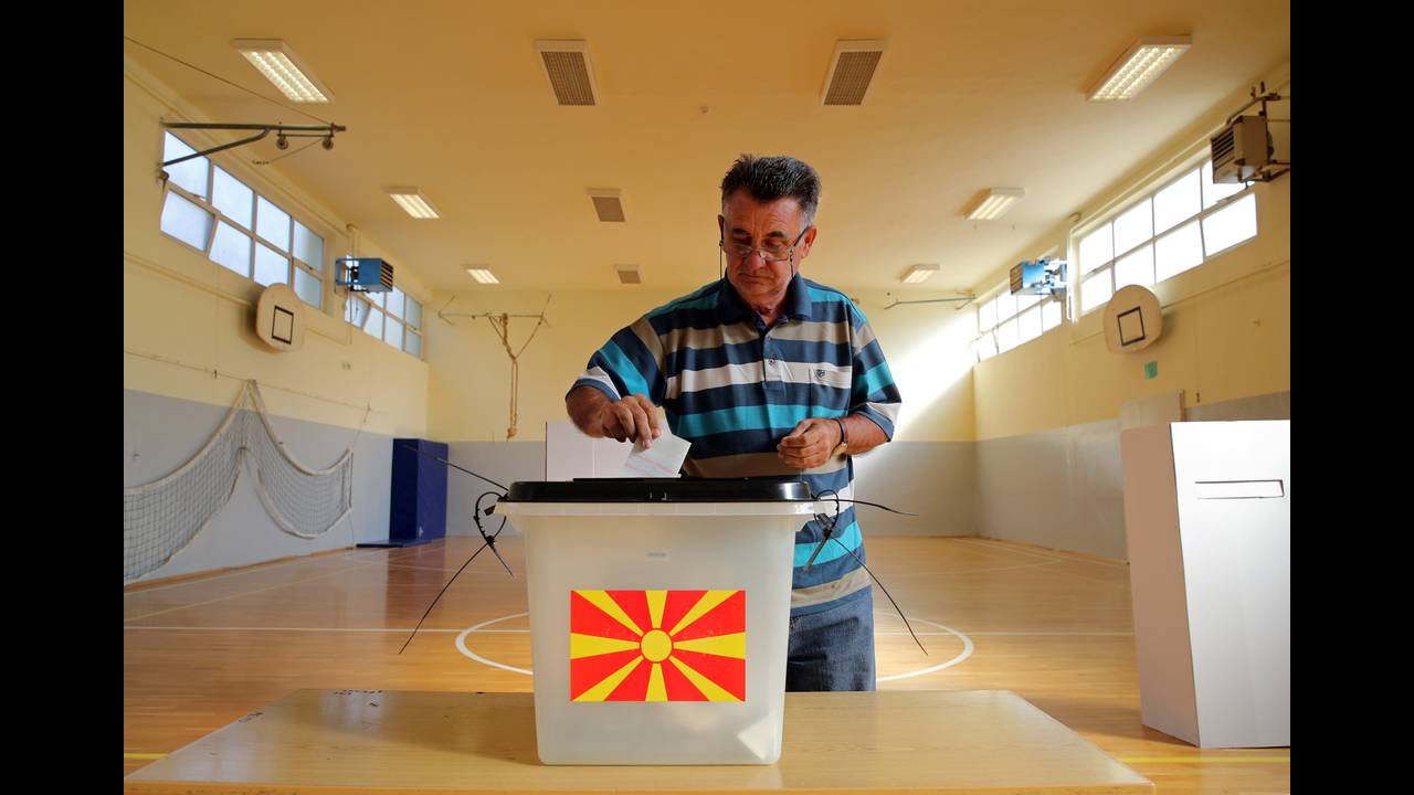 Η αποχή θριάμβευσε στο δημοψήφισμα στα Σκόπια - Φωτογραφία 1