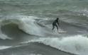 Σέρφ σε τεράστια κύματα στη Νότια Εύβοια (ΦΩΤΟ) - Φωτογραφία 3