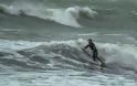 Σέρφ σε τεράστια κύματα στη Νότια Εύβοια (ΦΩΤΟ) - Φωτογραφία 5