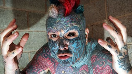 Παρανοϊκός με τα τατουάζ - Κάλυψε όλο του το κορμί και τώρα... [photos] - Φωτογραφία 1