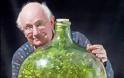 80χρονος διατηρεί «αθάνατο» φυτό σε σφραγισμένο μπουκάλι από το 1972 - Φωτογραφία 2