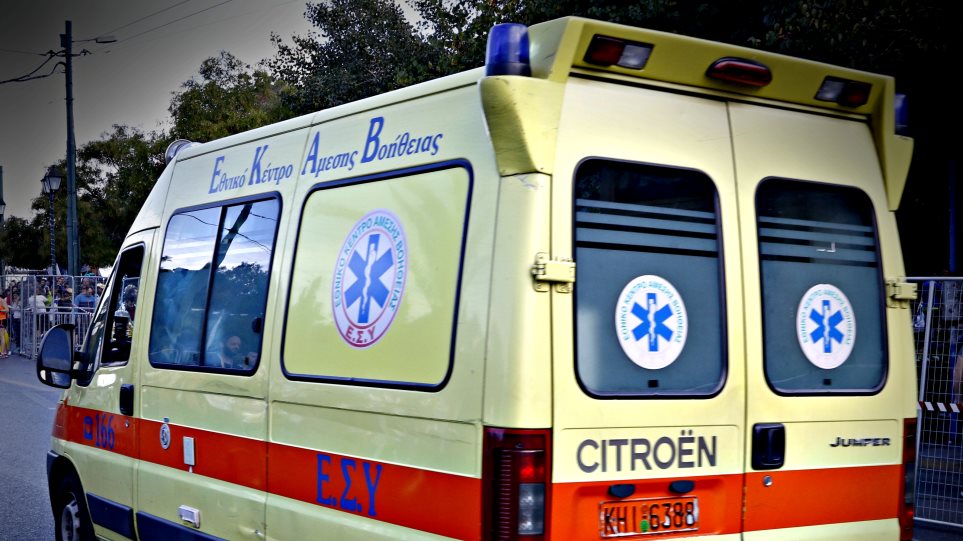 Λεωφορείο έπεσε σε βάλτο στη Μυτιλήνη - Τραυματίες τρεις Ολλανδοί τουρίστες - Φωτογραφία 1