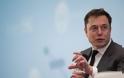 O Έλον Μασκ παραιτείται από πρόεδρος της Tesla