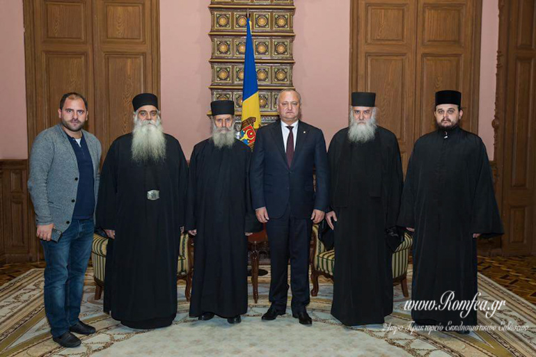11124 - Αγιοπαυλίτες Πατέρες στον Πρόεδρο της Μολδαβίας Ίγκορ Ντοντόν - Φωτογραφία 1