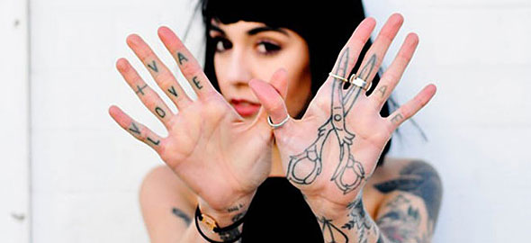 20 πανέξυπνα τατουάζ παίζουν με το σώμα! [photos] - Φωτογραφία 2